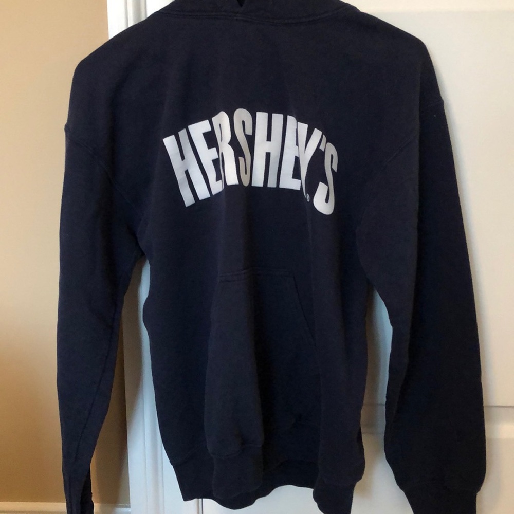 HERSHEY’S SWEATSHIRT